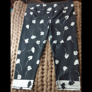 Fabletics Salar Wild Flower Print Capri Pants